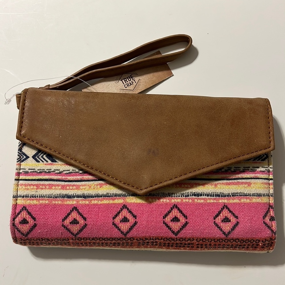 True Craft snap closure wrist wallet c card slots zip change pocket open pouch